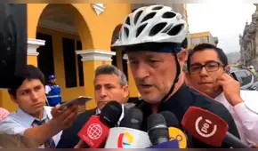 Jorge Muñoz llegó a la Municipalidad de Lima en bicicleta [VIDEO]