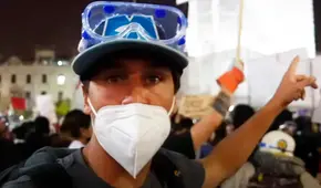 Coco Maggio de Rebelde Way asiste a la marcha en contra de Manuel Merino