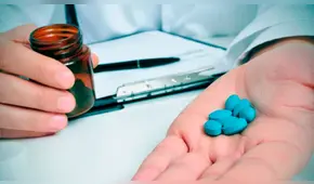 Abuelo de 80 años pintaba pastillas de azul y las vendía como viagras