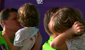 Hijo de Szczesny rompe en llanto tras eliminación de Polonia y el arquero lo consuela
