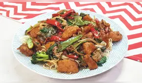 Tallarín saltado tipo chifa