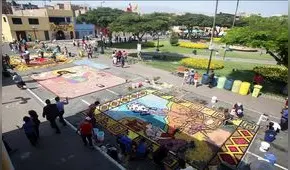 Así se elaboraron las alfombras florales en Surco por Semana Santa 