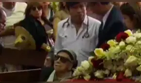 Madre de Alan García llegó hasta el velorio en la Casa del Pueblo [FOTOS]