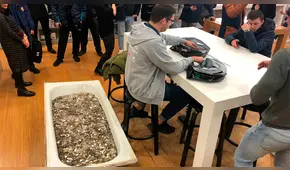 YouTube Viral: Joven asombra a todos al comprar iPhone XS con más de 100 mil monedas