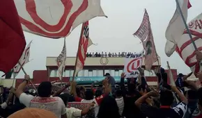 Universitario: hinchas realizaron banderazo en Campomar para alentar al equipo