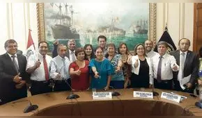Congresistas dan luz verde a la reposición de más de 10 mil directores cesados