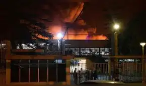 Chosica: incendio consume almacén de zapatos en la carretera Central [VIDEO]  