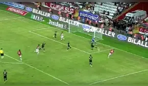 YouTube: Samuel Eto’o estaba solo frente al arco y todo acabó en un terrible blooper [VIDEO]