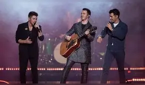 Jonas Brothers recrean icónica escena de “Camp Rock” y usuarios piden una nueva película