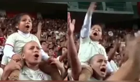 Universitario: padre e hija emocionan al entonar cánticos 'merengues' con fervor [VIDEO]