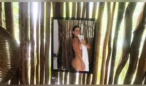 Celia Lora se quita el bikini para hacer sensual pose en la playa [FOTOS]