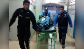 Balean y dejan grave a taxista delante de su esposa