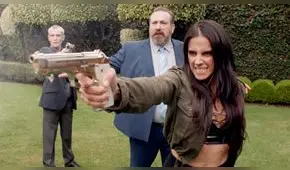 Bárbara de Regil muestra de más en redes sociales con diminuto traje
