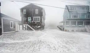 “Bomba ciclónica” cobra 3 muertos y amenaza con inundar a dos tercios de EE.UU. 