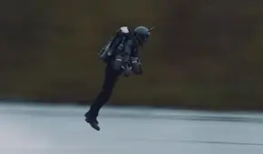 En Facebook, sorpresa por hombre que cruza lago como un verdadero ‘Iron Man’ [VIDEO]