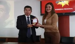 Julio Granda fue condecorado con la Medalla de Oro por la gobernadora de Arequipa