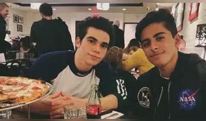 Karan Brar dedica tatuaje a Cameron Boyce tras seis meses de su muerte