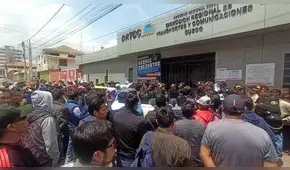 Choferes protestan ante retrasos en la entrega de brevetes en Cusco