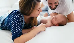 España iguala los permisos de paternidad y maternidad en 16 semanas