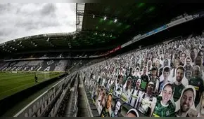 Borussia Mönchengladbach presentó a su peculiar ‘hinchada de cartón’ [FOTOS]
