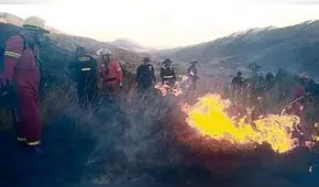 Cientos de personas logran controlar incendio en Cusco