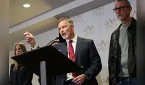 Alec Baldwin: presentaron la primera demanda contra el actor por el disparo que mató a una persona