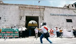 Protestas de casinos, músicos y plantón policial en Arequipa