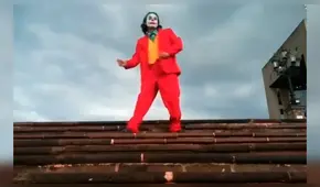 Fanático se viste del Guasón y causa furor al imitar el baile del personaje en centro comercial [VIDEO]