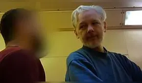 Así luce Assange en prisión: imágenes grabadas por compañero de celda [VIDEO]