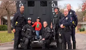 Niño que nació con medio corazón regala sus juguetes a un programa infantil de policías [VIDEO] 