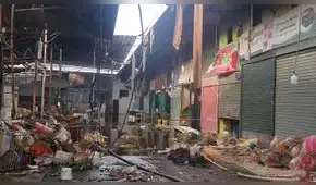 Incendio consume 90% del mercado de Flores Santa Rosa