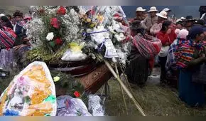 Dan multitudinaria despedida a mujer que fue descuartizada en Puno [VIDEO]