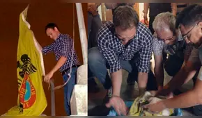 George Forsyth lava bandera de La Victoria como símbolo de transparencia