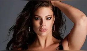 Ashley Graham posa desnuda y muestra su avanzado estado de gestación