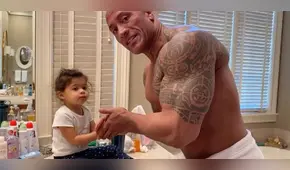 'La Roca’ le enseña a su hija a lavarse las manos cantando tema de la película ‘Moana’