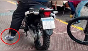 Vio a reciclador en sandalias pese al frío, le regaló sus zapatillas y se marchó solo con medias