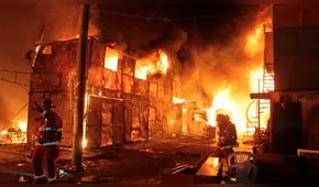 Facebook: Mujer encuentra a su pareja con dos mujeres e incendia la casa