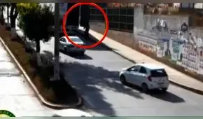 Cámaras captan como negligente chofer deja gravemente herido a un ciclista en Cusco [VIDEO]