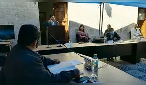 Promotores de dióxido de cloro dieron exposición a consejeros de Arequipa 