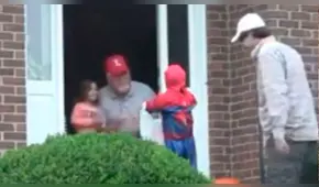 Facebook: adulto crea el truco perfecto para pedir golosinas en Halloween [VIDEO]