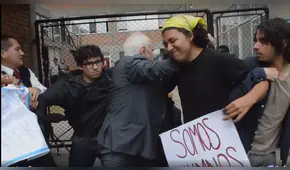 Rector ingresa a empujones a la PUCP en medio de protesta por cobros indebidos [VIDEO]