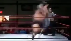 Facebook viral: Luchador se cree el ganador de combate, pero rival reacciona y le da severa lección [VIDEO] 