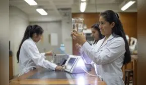 ¿Cómo postular a las 150 becas exclusivas para que más mujeres estudien ingeniería y ciencias?