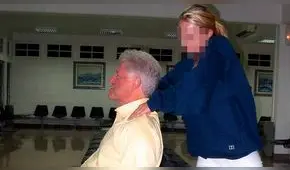 Salen a la luz imágenes de Bill Clinton junto a joven que denunció a Jeffrey Epstein [FOTOS] 