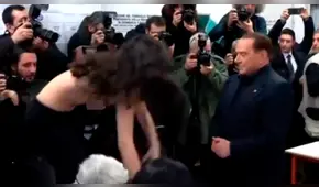 Italia: Mujer se desnudó cuando iba a votar Silvio Berlusconi [VIDEO]