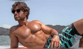 Sebastián Rulli se desnuda nuevamente para cumplir promesa