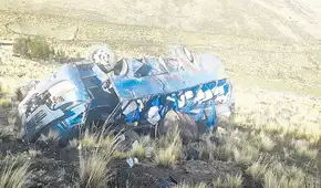 Cusco: 8 mueren en despiste de bus que tomó ruta alterna por bloqueo de vías