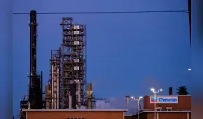 Estados Unidos otorga autorización limitada a Chevron para extraer petróleo en Venezuela