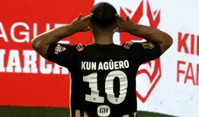 ‘Kun’ Agüero reaparece tras su problema en el corazón, anota un golazo y celebra a lo Messi