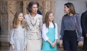 Reina Letizia obliga a su hija a tomarse foto con su abuela Sofía [VIDEO]